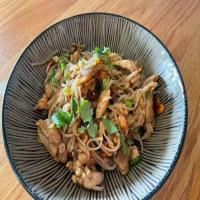 Thai Cashew Chicken Noodle Bowl_image