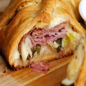 Baked Ham & Cheese Ring_image