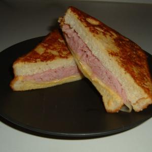 Aunt Bev's Glorified Grilled Cheese Sandwich_image