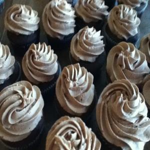 Cream Filled Cupcakes_image