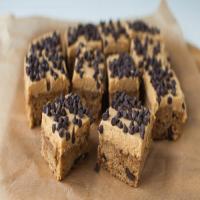 Betty Crocker Reese's® Peanut Butter & Chocolate Chunk Snack Cakes with Peanut Butter Frosting_image