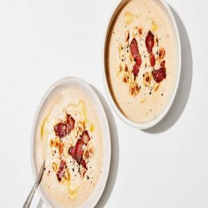 Cauliflower Soup with Hazelnuts and Bacon Recipe_image