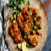 Moroccan Chicken Smothered in Olives_image