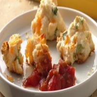 Cheddar and Green Onion Biscuit Poppers image