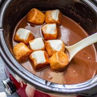 3-Ingredient Slow Cooker Hot Chocolate_image