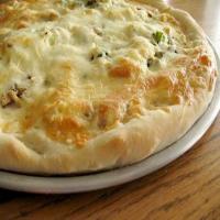 Garlic Chicken Deep Dish Pizza_image