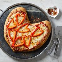 Heart-Shaped Pizza with Bell Peppers_image