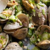 Grilled Clams with Scallions and Cucumber_image
