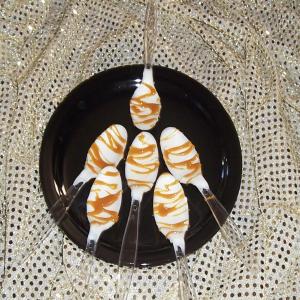 White Chocolate-Caramel Drizzled Spoons_image