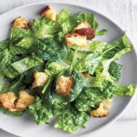Romaine and Spinach with Buttermilk Dressing and Croutons_image