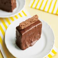Chocolate Flake cake slices recipe_image