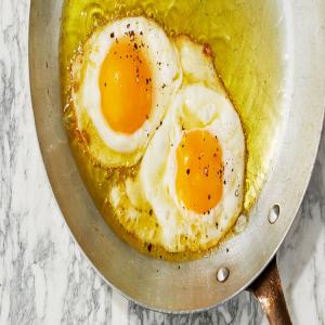 Olive Oil-Fried Eggs_image