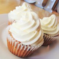 Banana Chocolate Chip Cupcakes with Cream Cheese Frosting_image
