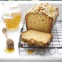 Honey cake with honeyed almond crunch_image