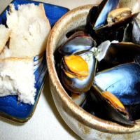 Mussels in Yummilicious Lemongrass Broth image