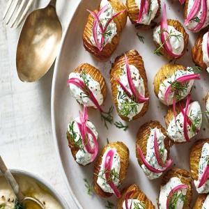 Mini hasselbacks with soured cream, dill & pink pickled onions_image