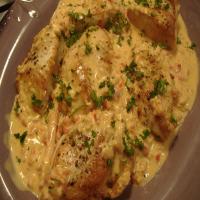 Grilled Chicken Breast with Creamy Red Pepper Sauce_image