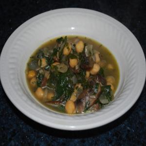 Hearty Spinach and Chickpea Soup_image