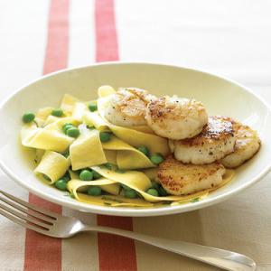 Pappardelle with Sauteed Scallops and Peas_image