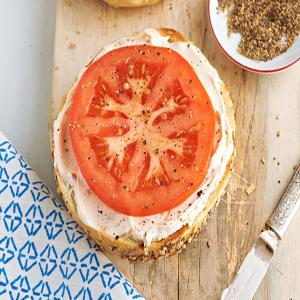 Garden Vegetable Bagel with Tomato_image