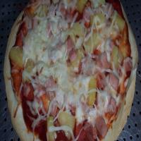 Cheese-stuffed Hawaiian Pizza image
