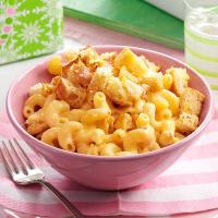 Macaroni and Cheese with Garlic Bread Cubes_image