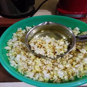 Jen-Jen's Turmeric-Spiced Popcorn_image