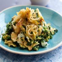 Matzo Brei with Creamed Spinach and Crispy Onions_image