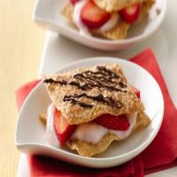 Crisp Wontons with Strawberry Yogurt image