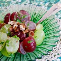 Quick 'n Easy Grape Salad with Concord Dressing_image