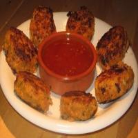Thai Red Curry Crab Cakes With a Chili Dipping Sauce_image