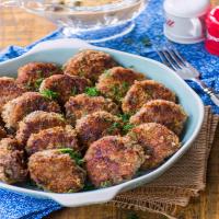 Juicy Beef Cutlets With Gravy (video)_image