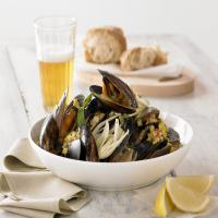Mussels With Fennel And Creamy White Wine Sauce_image