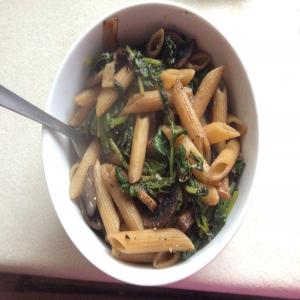 Vegan Pasta with Spinach, Mushrooms, and Garlic_image