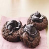 Fudgy-Topped Chocolate-Cherry Cookies_image