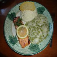 Momma Dips Creamed Peas With Pearl Onions_image