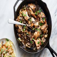 Skillet Chicken With Mushrooms and Caramelized Onions_image