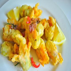 Crispy Zucchini Blossoms Stuffed with Goat Cheese and Chives_image