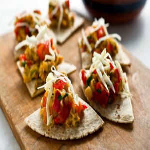 Tostadas With Sweet and Hot Peppers and Eggs_image