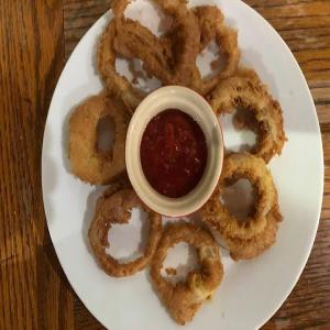 The Amish Cook: Old-Fashioned Crunchy Onion Rings_image