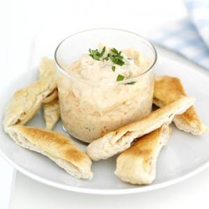 Carrot hummus with pitta dippers_image