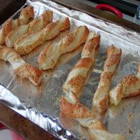 Puff Pastry Cheese Stick Appetizers_image