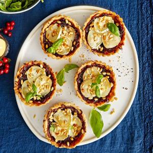 Goat's cheese, red onion & pine nut freezer tartlets image