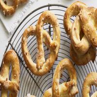 Easy No Yeast Soft Cheddar Pretzels_image