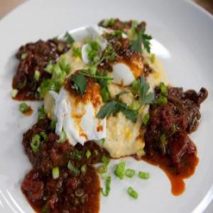 Beef Grillades with Cheesy Fresh Corn and Sweet Onion Grits_image