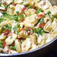 Tortellini with Peas and Prosciutto Recipe_image