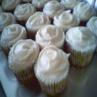 Banana Cupcakes With Cream Cheese Frosting_image