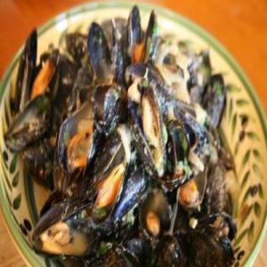 Steamed Mussels Trieste Style_image