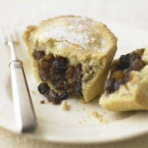 Deep-filled mince pies image