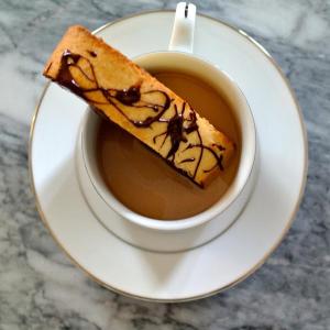 Salted Caramel Biscotti with Dark Chocolate_image